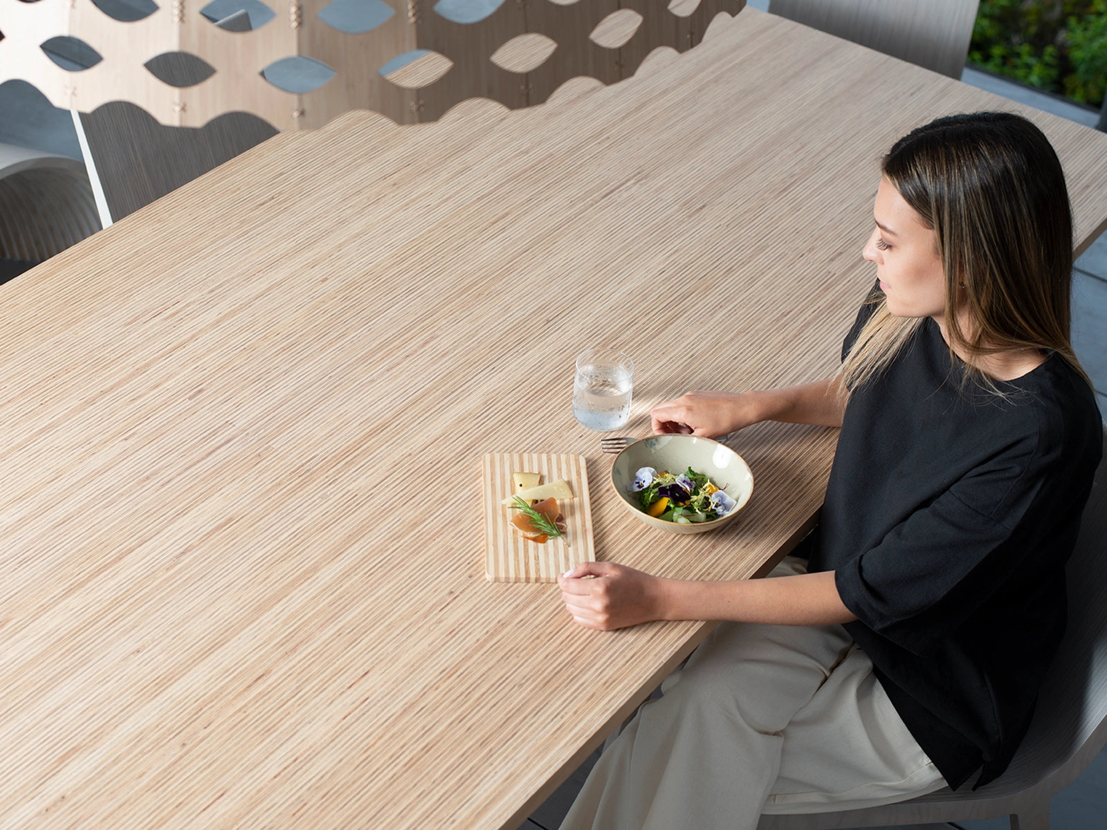 Sisan dining table large