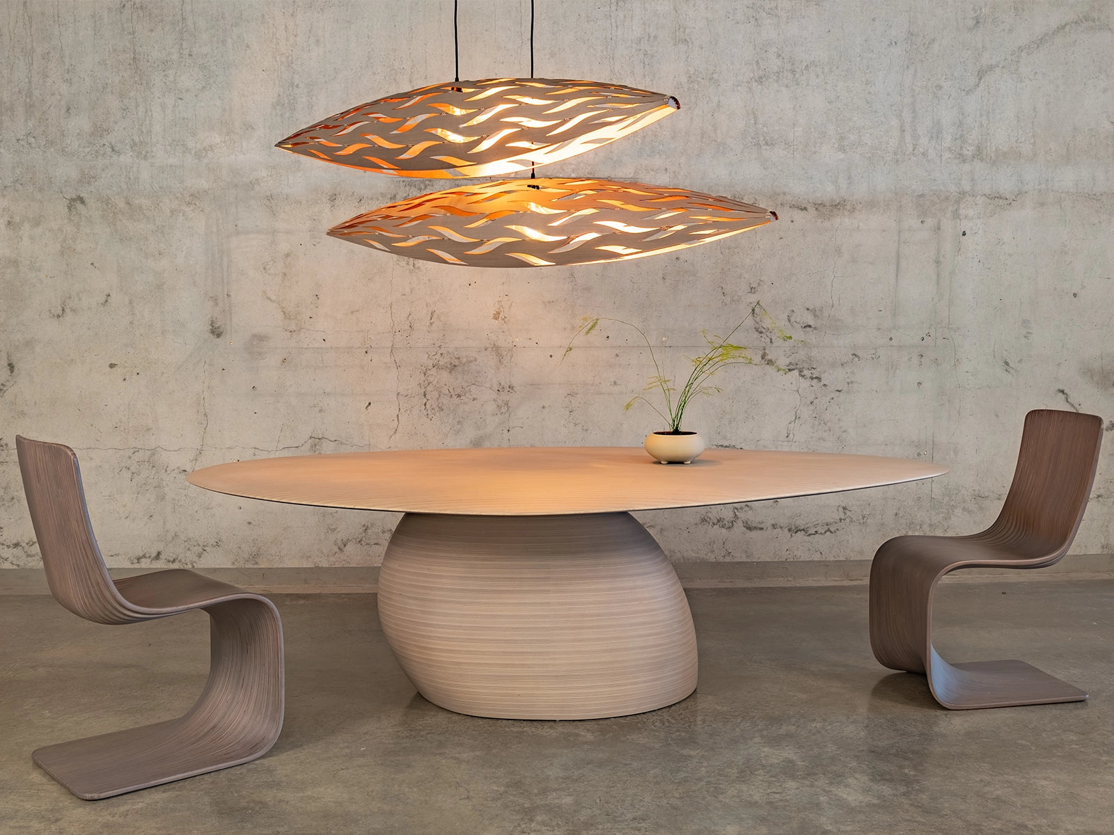 Toko dining table medium