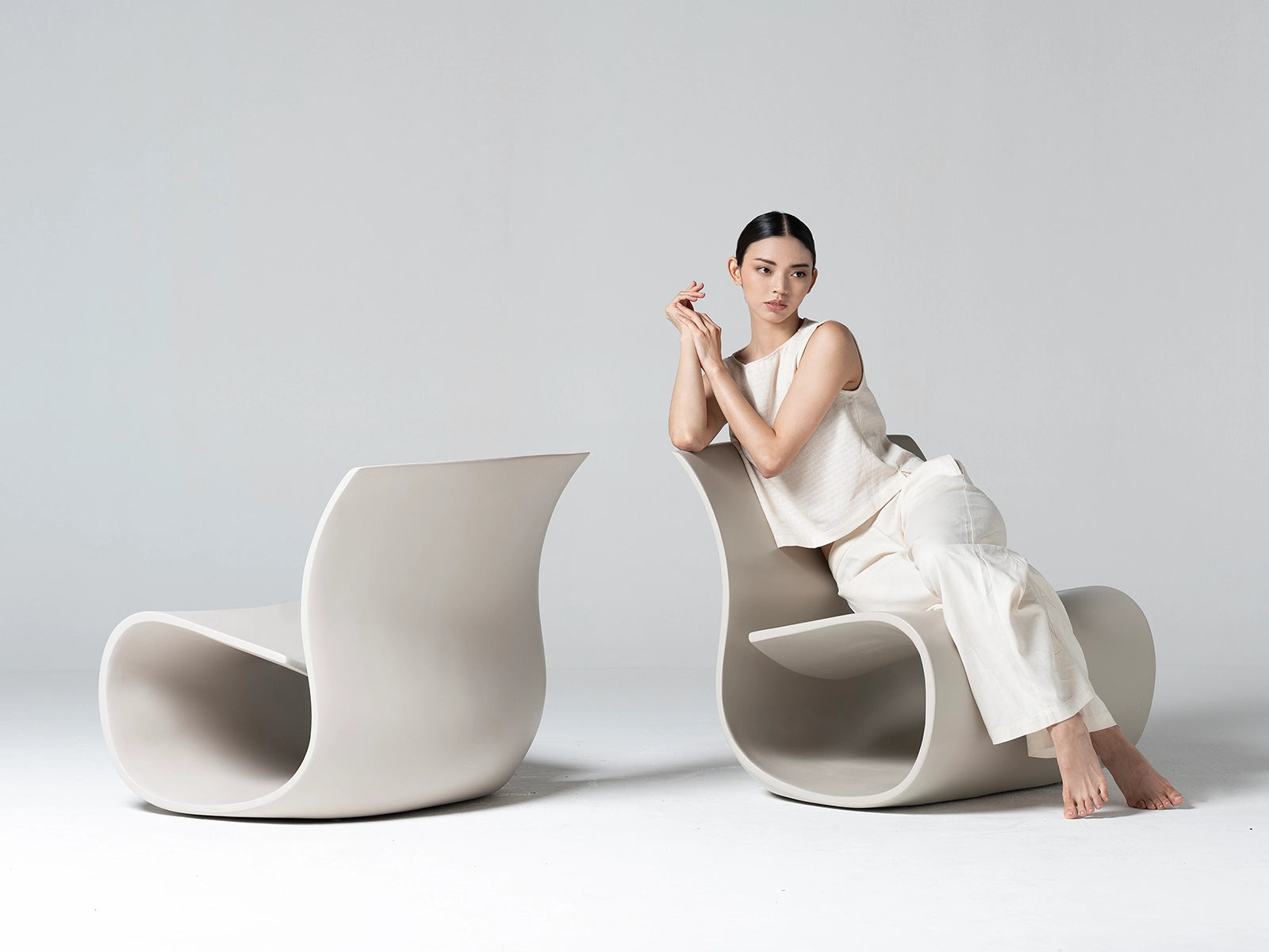 Riddle fiber rest chair
