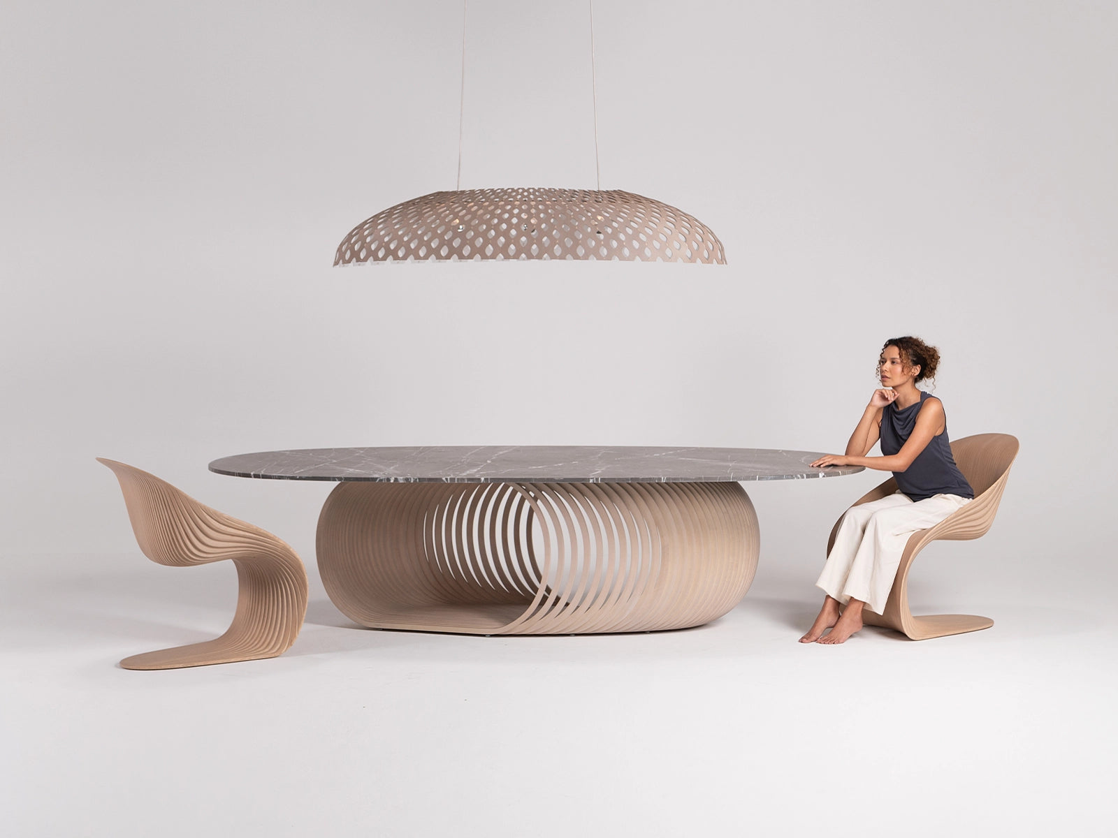 Mola dining table medium